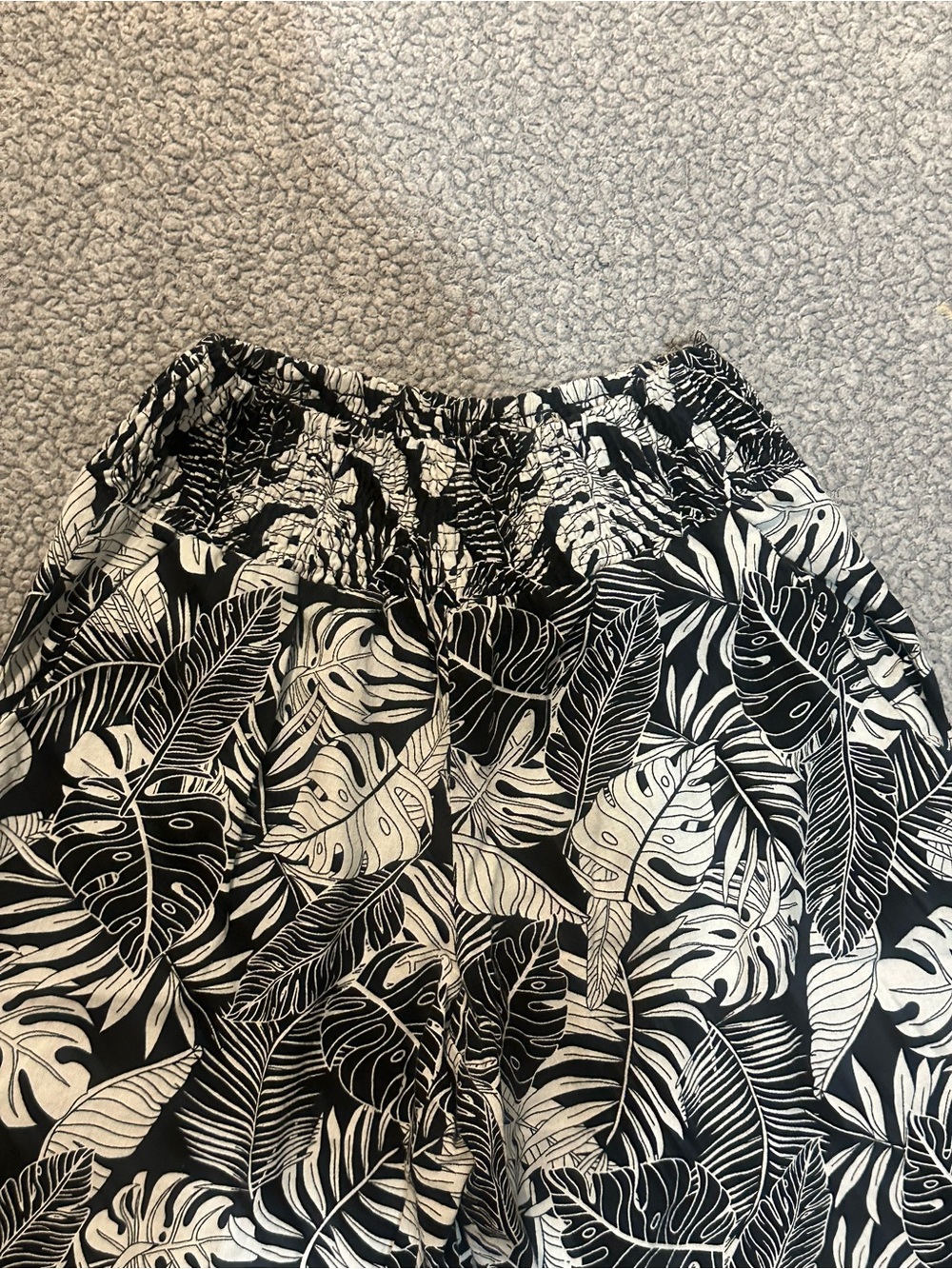 Tahari Women’s Size S Black White Tropical Leaf Print Wide Leg Crop Pants Elasti - Picture 3 of 9